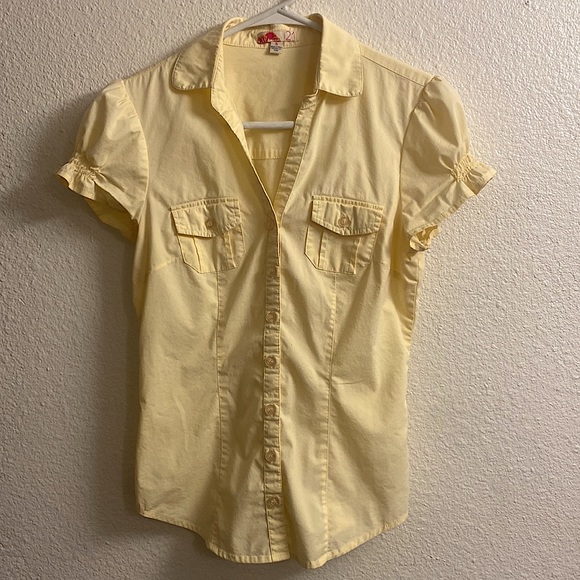 y2k Rue21 • Pale Yellow Short Sleeve Button Up Vest 💛 - Picture 2 of 9